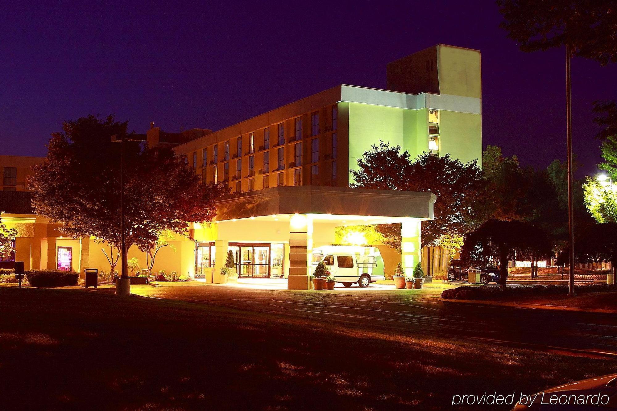 Magnuson Grand & Conference Center Somerset-Bridgewater Eksteriør billede