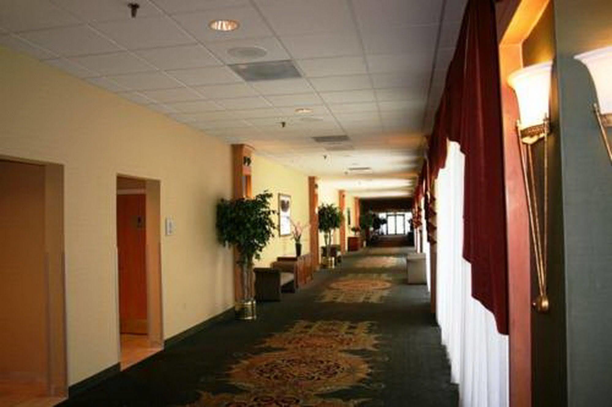 Magnuson Grand & Conference Center Somerset-Bridgewater Eksteriør billede